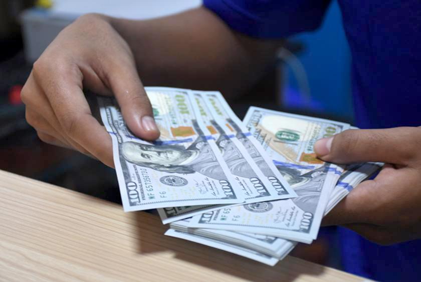 ​​​​​​​ရန်ကုန်မြို့ရှိ ငွေလဲကောင်တာတစ်ခုအားတွေ့ရစဉ်