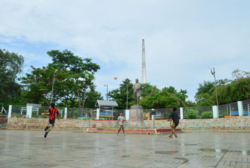 အုပ်ထိန်းသူမပါဘဲ ရန်ကုန်မြို့အတွင်း သွားလာနေသော ကလေးငယ် အချို့အား တွေ့ရစဉ် (ဓာတ်ပုံ - ကြည်နိုင်)