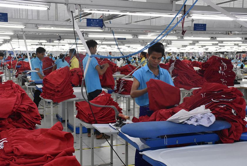 ရန်ကုန်တိုင်းဒေသကြီးအတွင်းရှိ အထည်ချုပ်စက်ရုံတစ်ခုကို တွေ့ရစဉ် (ဓာတ်ပုံ-ဇေယျာငြိမ်း)