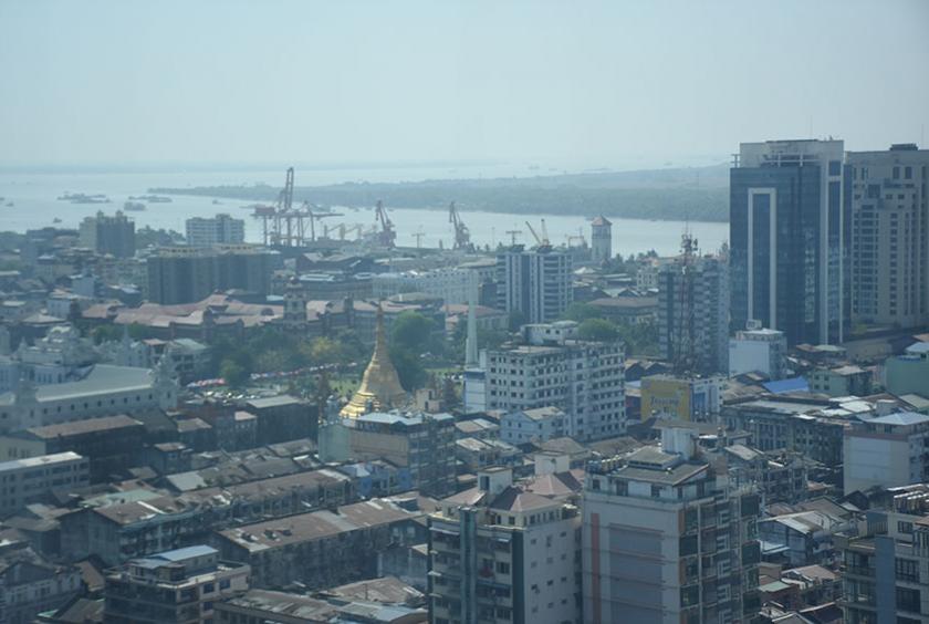 ရန်ကုန်မြို့အား အပေါ်စီးမှ တွေ့မြင်ရစဉ် (ဓာတ်ပုံ-ဆန်းထူးအောင်)