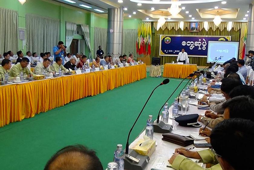 အောက်တိုဘာ ၁၂ ရက်က ရခိုင်ပြည်နယ်အစိုးရအဖွဲ့အစည်း အဝေးခန်းမတွင်ပြုလုပ်သည့် တွေ့ဆုံပွဲတွင် အမှာစကားပြောကြားစဉ်
