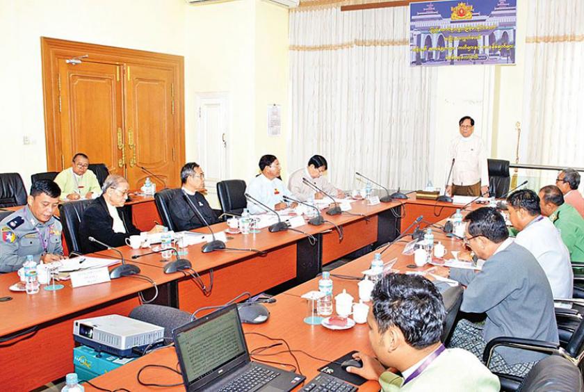 နေပြည်တော် လွှတ်တော်ရေးရာဆောင်တွင် ဒီဇင်ဘာ ၂၃ ရက်က အစီရင်ခံစာပြုစုရေး ညှိနှိုင်းအစည်းအဝေး ပြုလုပ်စဉ်
