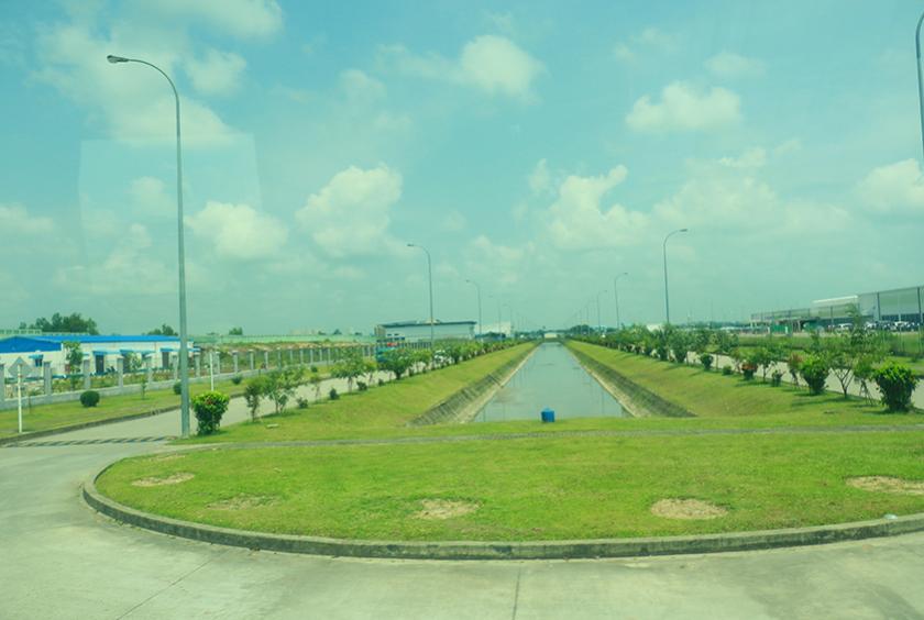 နိုင်ငံတကာရင်းနှီးမြှုပ်နှံမှုများ ဝင်ရောက်လုပ်ကိုင်လျက်ရှိသည့် သီလဝါ အထူးစီးပွားရေးဇုန်ကို စက်တင်ဘာ ၂၆ ရက်က တွေ့ရစဉ် (ဓာတ်ပုံ-သီဟအောင်)