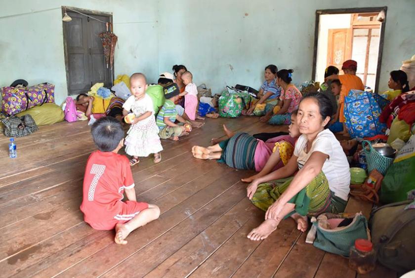 နမ္မတူမြို့နယ် ရွှေမြင်သာကျောင်းနှင့် ပုဗ္ဗာရုံကျောင်းသို့ အောက်တိုဘာ ၂၄ ရက်က စစ်ဘေးရှောင်များ ရောက်ရှိစဉ်