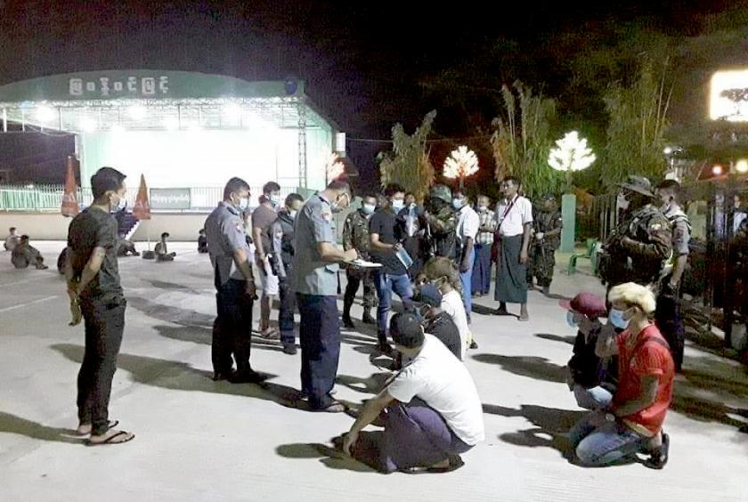 မြဝတီမြို့တွင် ညမထွက်ရအမိန့် မလိုက်နာသူများကို ဖမ်းဆီးအရေးယူထားစဉ်