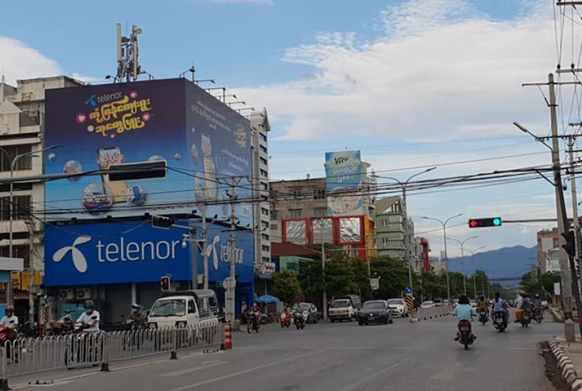 မန္တလေးမြို့ရှိ Telenor ရုံးခွဲတစ်ခုကို တွေ့ရစဉ်