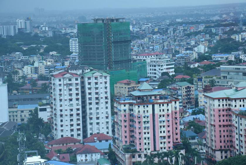 ရန်ကုန်မြို့ရှိ အိမ်ရာအဆောက်အအုံများကို တွေ့ရစဉ်