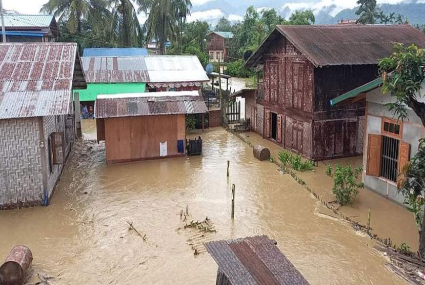ကချင်ပြည်နယ် အင်းတော်ကြီးဒေသ နန့်မွန်းမြို့တစ်နေရာတွင် ရေကြီးနစ်မြုပ်နေသည်ကို ဇူလိုင် ၇ ရက်က တွေ့ရစဉ်