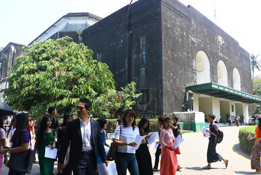 ရန်ကုန်တက္ကသိုလ်အတွင်း မြင်ကွင်းတစ်ခုကို တွေ့ရစဉ်
