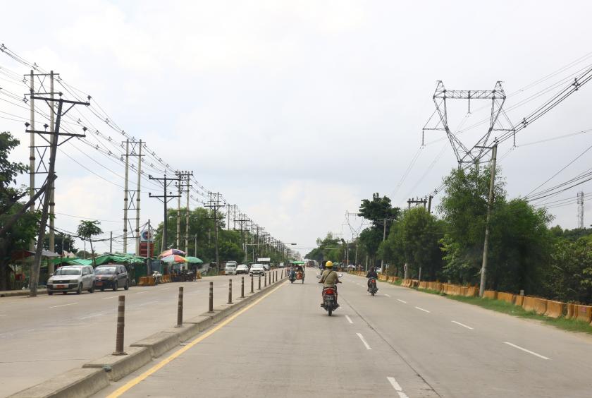 လှိုင်သာယာမြို့နယ်အတွင်း အသွားအလာ ရှင်းလင်းနေသည်ကို ယခုရက်ပိုင်းအတွင်း တွေ့ရစဉ် (ဓာတ်ပုံ-သီဟအောင်)