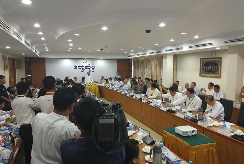 အောက်တိုဘာ ၆ ရက်တွင် ဒုတိယသမ္မတ ဦးဆောင်သော တာဝန်ရှိသူများနှင့် လုပ်ငန်းရှင်များ တွေ့ဆုံပွဲ အခမ်းအနား ပြုလုပ်နေစဉ်