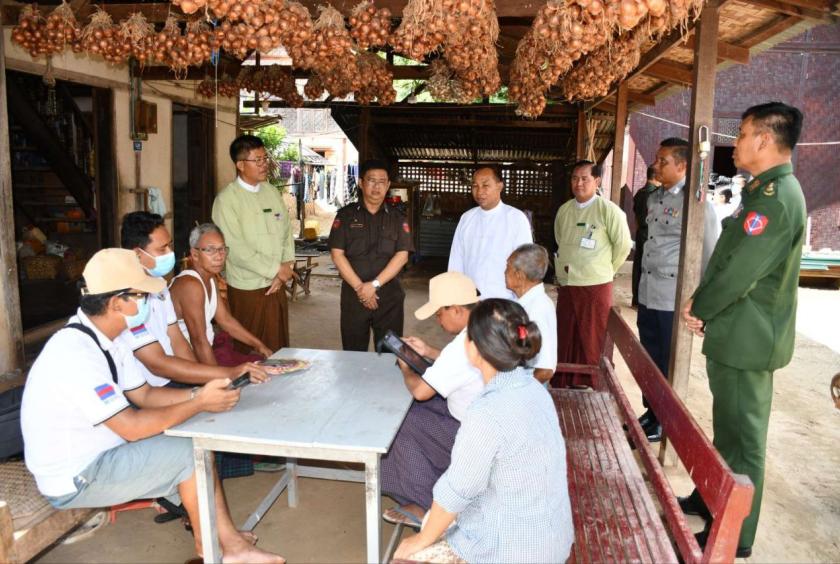 ၂၀၂၃ ခုနှစ် အောက်တိုဘာ ၁၃ ရက်က စစ်ကိုင်းတိုင်းဒေသကြီး မုံရွာမြို့တွင် စမ်းသပ်သန်းခေါင်စာရင်းများ ကောက်ယူရေး ကွင်းဆင်းဆောင်ရွက်စဉ်