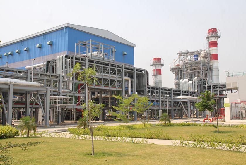   စင်ကာပူအခြေစိုက် Sembcorp ကုမ္ပဏီက လုပ်ကိုင်နေသည့် ၂၂၅ မြင်းခြံမဂ္ဂါဝပ်သဘာဝဓာတ်ငွေ့သုံး ဓာတ်အားပေးစက်ရုံကို တွေ့ရစဉ် (ဓာတ်ပုံ-ဇေယျာငြိမ်း)
