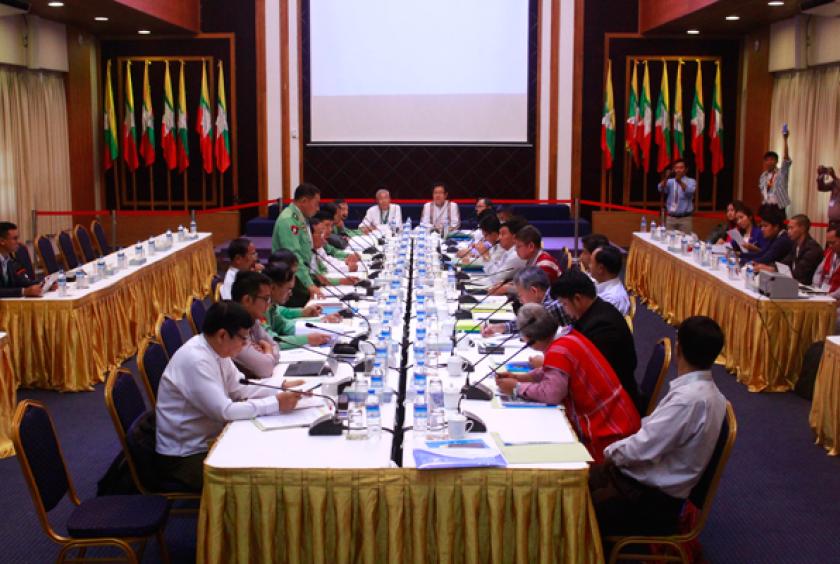 ပြည်ထောင်စုအဆင့် ပစ်ခတ်တိုက်ခိုက်မှု ရပ်စဲရေးဆိုင်ရာ ပူးတွဲစောင့်ကြည့်ရေး ကော်မတီ ဆဋ္ဌမအကြိမ် အစည်းအဝေးကို ရန်ကုန်မြို့၌ ဇွန် ၂ ရက်က ကျင်းပစဉ်