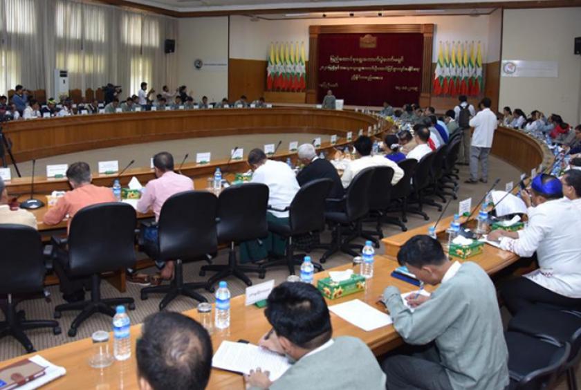 နိုဝင်ဘာ ၁၄ ရက်က ပြည်ထောင်စုရွေးကောက်ပွဲကော်မရှင်နှင့် နိုင်ငံရေးပါတီများ နေပြည်တော်၌ ညှိနှိုင်းအစည်းအဝေး ပြုလုပ်စဉ်