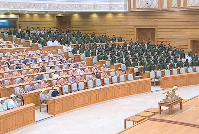 ဇန်နဝါရီ ၂၉ ရက်က ကျင်းပသော ပြည်ထောင်စုလွှတ်တော် အစည်းအဝေးတွင် ဖွဲ့စည်းပုံ အခြေခံဥပဒေ ပြင်ဆင်ရေး ပူးပေါင်းကော်မတီတစ်ရပ် ဖွဲ့စည်းရန် အရေးကြီးအဆို တင်သွင်းသည့်အပေါ် တပ်မတော်သား လွှတ်တော်ကိုယ်စားလှယ်များက မတ်တတ်ရပ်ကန့်ကွက်စဉ်