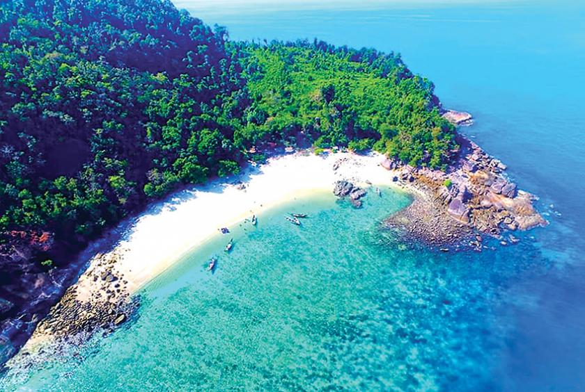 လောင်းလုံးကျွန်းဆွယ်ရှိ ကမ်းခြေများနှင့် ကျွန်းများတွင် ပါဝင်သည့် ကျွန်းတစ်ခုအား တွေ့ရစဉ်