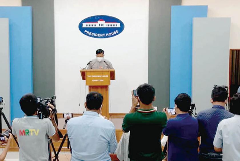 နိုင်ငံတော်သမ္မတအိမ်တော် သတင်းစာရှင်းလင်းခန်းမ၌ နိုဝင်ဘာ ၄ ရက်ကပြုလုပ်သည့် Special Press Briefing ၌ သမ္မတရုံးပြောရေးဆိုခွင့်ရှိသူ ဦးဇော်ဌေး ပြောကြားစဉ်