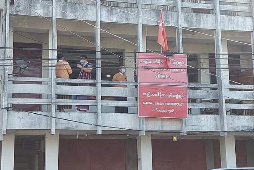 NLD ပါတီက မွန်ညီညွတ်ရေးပါတီနှင့် တွေ့ဆုံရန်စီစဉ်ထားသည့် NLD ပါတီ မွန်ပြည်နယ်ရုံးအား ဇန်နဝါရီ ၄ ရက်က တွေ့ရစဉ်