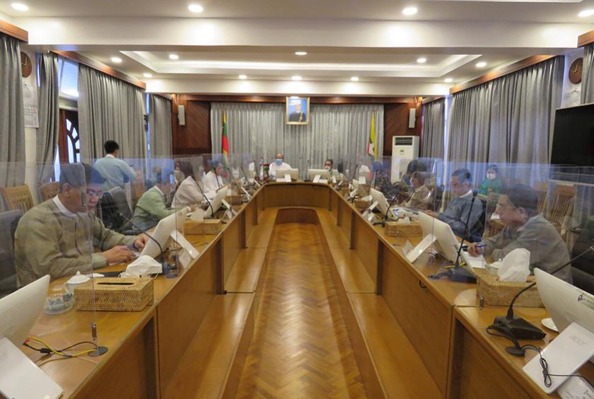 မြန်မာနိုင်ငံရင်းနှီးမြှုပ်နှံမှုကော်မရှင်၏ (၁၀/၂၀၂၀) ကြိမ်မြောက်အစည်းအဝေးကို တွေ့ရစဉ်(ဓာတ်ပုံ- DICA)