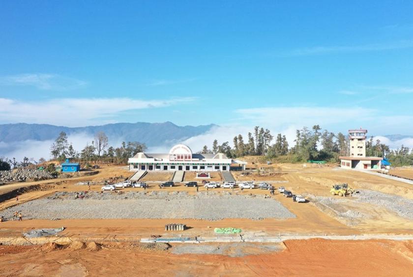 ချင်းပြည်နယ်၏ လေကြောင်းဝင်ပေါက်အဖြစ် တည်ဆောက်နေသည့် ဖလမ်း (ဆူရ်ဘုန်) လေယာဉ်ကွင်းကို တွေ့ရစဉ်