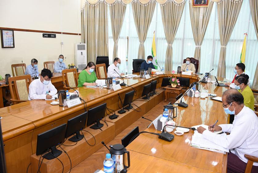 ကုန်စည်စီးဆင်းမှုမြန်ဆန်ရေးနှင့် ကုန်စျေးနှုန်းတည်ငြိမ်ရေးအစည်းအဝေးကို တွေ့ရစဉ် (ဓာတ်ပုံ- စီးပွား/ ကူးသန်း)