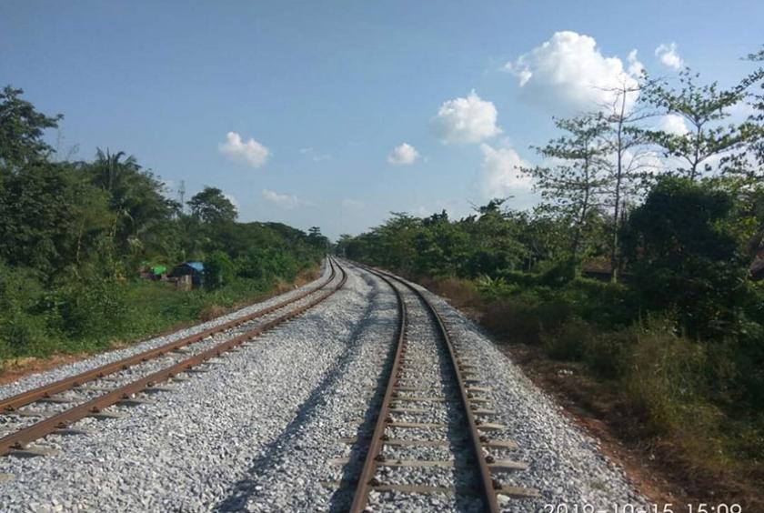 ဆောင်ရွက်ပြီးဖြစ်သည့် ရန်ကုန်မြို့ပတ်ရထားလမ်းပိုင်း အဆင့်မြှင့်တင်ခြင်းစီမံကိန်း လုပ်ငန်းခွင်တစ်နေရာအား တွေ့ရစဉ်