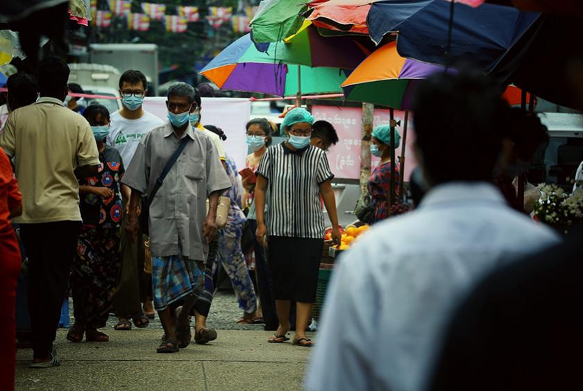 COVID-19 ဒုတိယလှိုင်းကာလ တင်းကျပ်သည့် Stay at Home အမိန့်ထုတ်ပြန်ပြီးနောက် ရန်ကုန်မြို့အတွင်းရှိ စျေးလမ်းတစ်ခုကို တွေ့ရစဉ်
