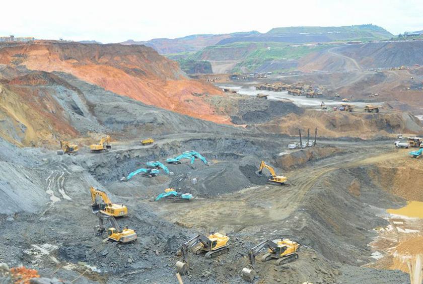 မြန်မာနိုင်ငံအထက်ပိုင်းဒေသရှိ သတ္တုလုပ်ကွက်တစ်ခုကို တွေ့ရစဉ်