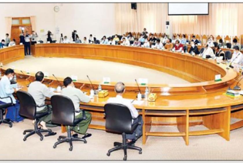 ၂၀၂၁ ခုနှစ် ဖေဖော်ဝါရီ ၂၆ ရက်က နေပြည်တော်တွင် ပြည်ထောင်စုရွေးကောက်ပွဲကော်မရှင်အသစ်နှင့် နိုင်ငံရေးပါတီများ တွေ့ဆုံဆွေးနွေးစဉ် (ဓာတ်ပုံ-MOI)