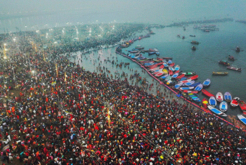 Kumbh Mela ပွဲတော်အစနေ့ ဇန်နဝါရီ ၁၃ ရက်တွင်  ပါဝင်ဆင်နွှဲနေကြသည့် ဟိန္ဒူဘာသာဝင်များအား တွေ့မြင်ရစဉ်(Photo: AFP)