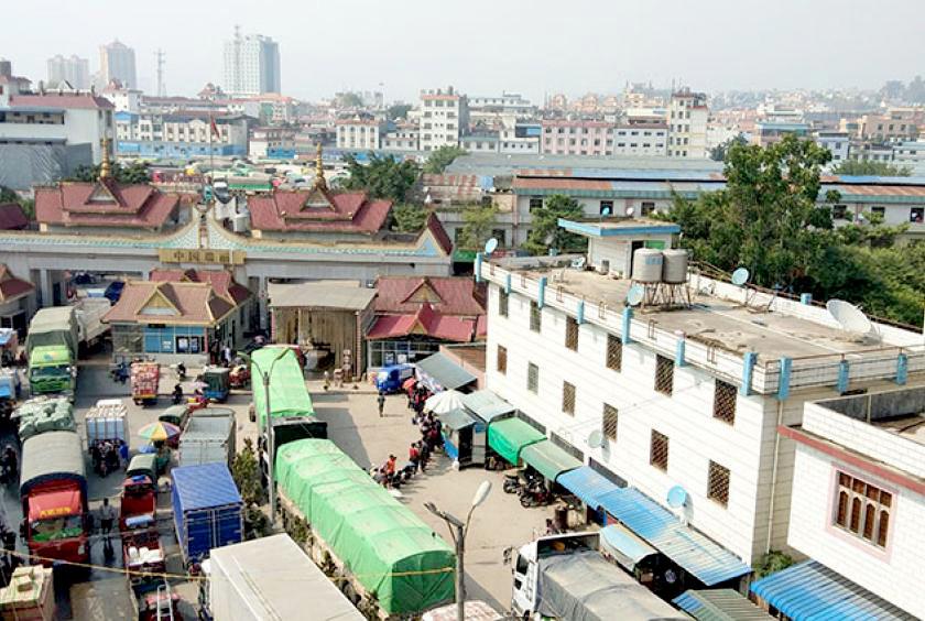 မြန်မာ-တရုတ်နယ်စပ် မူဆယ်ကုန်သွယ်ရေးလမ်းကြောင်းတစ်နေရာကို တွေ့ရစဉ်