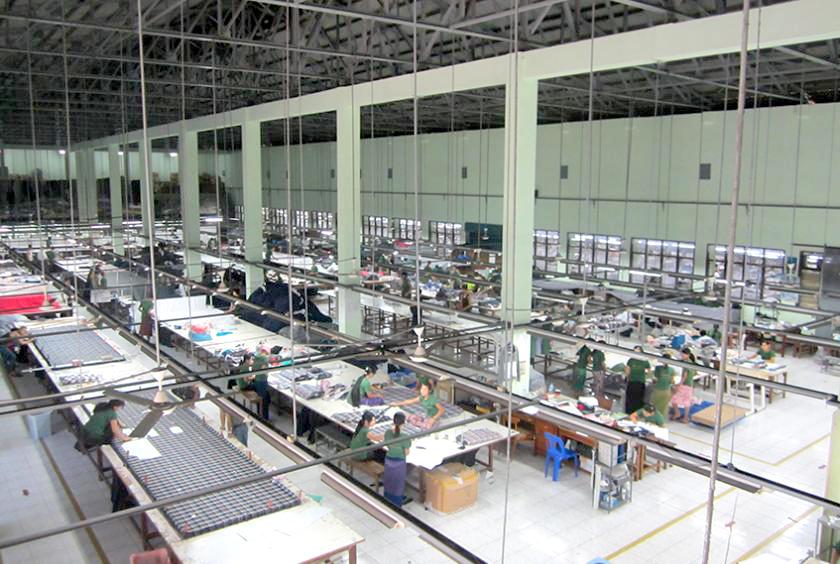 ရန်ကုန်မြို့ရှိ အထည်ချုပ်စက်ရုံလုပ်ငန်းခွင်တစ်ခုကို ယခင်နှစ်က တွေ့ရစဉ်