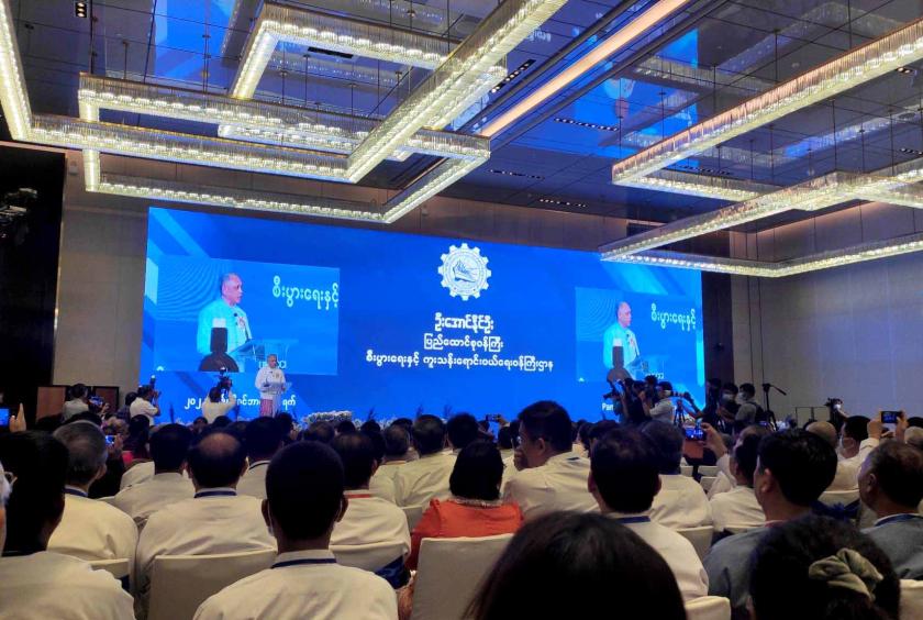ကုန်သည်စက်မှုအသင်းချုပ်၏(၃၁) ကြိမ်မြောက် နှစ်ပတ်လည်အသင်းသားစုံညီ အစည်းအဝေးကို တွေ့ရစဉ်