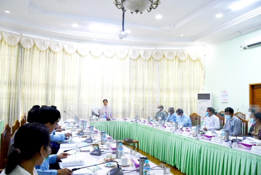 MSME လုပ်ငန်းများ ဖွံ့ဖြိုးတိုးတက်ရေးလုပ်ငန်း သုံးသပ်မှုအစီရင်ခံရေးအဖွဲ့၏အစည်းအဝေးကို တွေ့ရစဉ်(ဓာတ်ပုံ-စီမံ/ဘဏ္ဍာ)