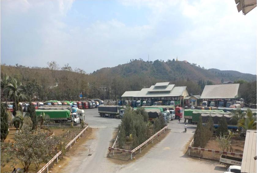 မူဆယ် ၁၀၅ မိုင် ကုန်သွယ်ရေးဇုန်ကို တွေ့ရစဉ်(ဓာတ်ပုံ-စီးပွား/ကူးသန်း)