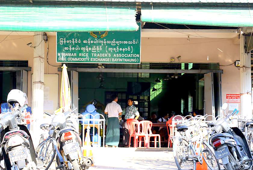 ဘုရင့်နောင်ရှိ ဆန်စပါးကုန်စည်ဒိုင်ကို တွေ့ရစဉ်