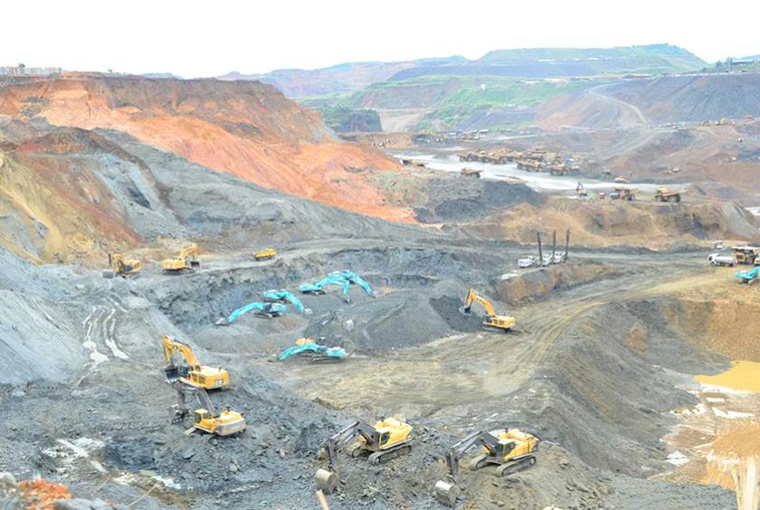 မြန်မာနိုင်ငံအထက်ပိုင်းရှိ သတ္တုလုပ်ကွက်တစ်ခုကိုတွေ့ရစဉ်