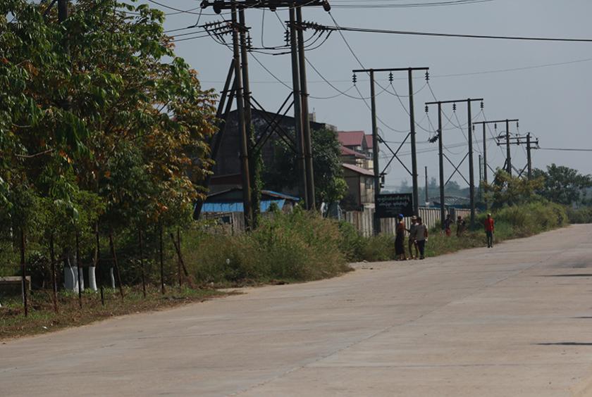  မြောင်းတကာစက်မှုဇုန်တစ်နေရာကို တွေ့ရစဉ် (ဓာတ်ပုံ-ဆန်းထူးအောင်)