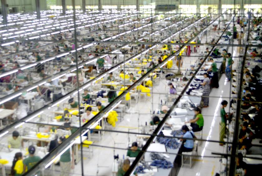 ရန်ကုန်မြို့ရှိ အထည်ချုပ်စက်ရုံလုပ်ငန်းခွင်တစ်ခုကို  ယခင်နှစ်က တွေ့ရစဉ်