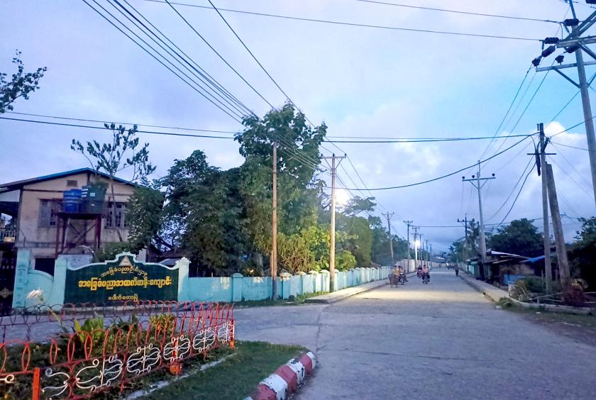 ပေါက်တောမြို့နယ်ရှိ အခြေခံပညာအထက်တန်းကျောင်းကို တွေ့ရစဉ်(ဓာတ်ပုံ-MOEE)