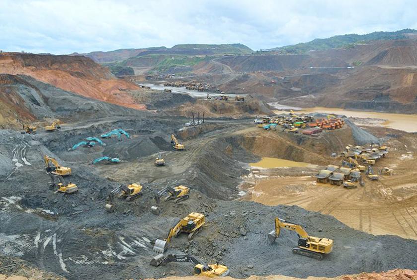   ဖားကန့်နှင့် လုံးခင်းဒေသရှိ ကျောက်မျက်လုပ်ကွက်အချို့ကို တွေ့ရစဉ်