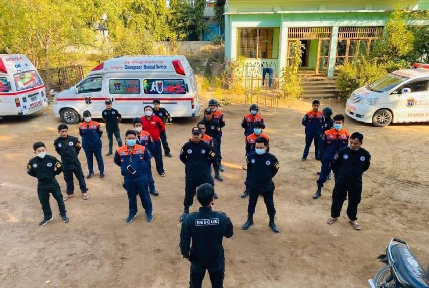 မြန်မာနိုင်ငံလူမှုကယ်ဆယ်ရေးအဖွဲ့(မုံရွာ) ၏ ကူညီကယ်ဆယ်ရေး အသင်းဝင်များကို တွေ့ရစဉ်