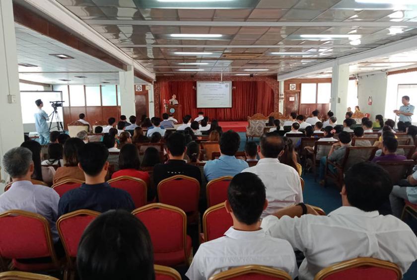 အောက်တိုဘာ ၂၆ ရက်က Trading Across Borders Ranking တိုးတက်ရေး  မော်တော်ယာဉ် အပိုပစ္စည်း တင်သွင်းသူများနှင့် ညှိနှိုင်းဆွေးနွေးနေစဉ် (ဓာတ်ပုံ-ဇေယျာငြိမ်း)