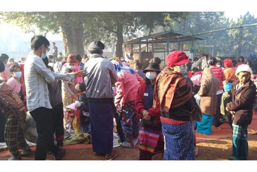 ဆီဆိုင်မြို့နယ်တွင် စစ်ဘေးရှောင်များကို တွေ့ရစဉ် (ဓာတ်ပုံ- Data for Myanmar