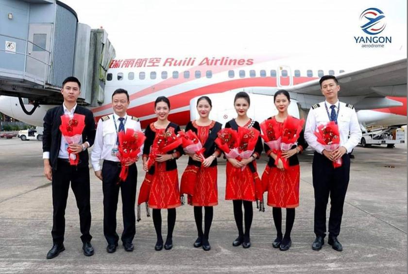  Ruili Airlines မှ လေယာဉ်အမှုထမ်းများကို တွေ့ရစဉ်