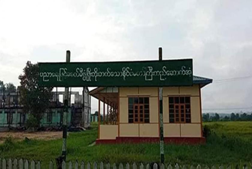စစ်ကိုင်းတိုင်းဒေသကြီး စက်တောကုန်းရွာ အခြေခံပညာအလယ်တန်းကျောင်း ပေါက်ကွဲမီးလောင်မှုဖြစ်ပွားပြီးနောက် မေ ၂၆ ရက်က တွေ့ရစဉ် (Photo: CJ)