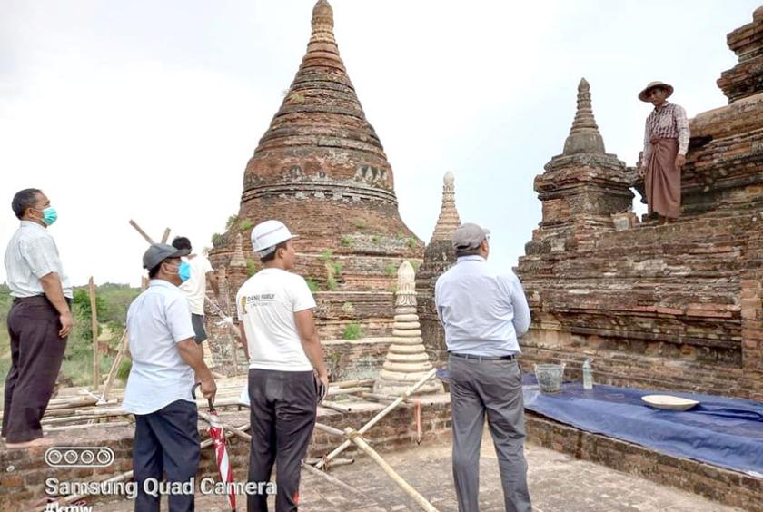 ပြုပြင်ထိန်းသိမ်းမှုဆောင်ရွက်နေသည့် ပုဂံဘုရားတစ်ဆူကို တွေ့ရစဉ်