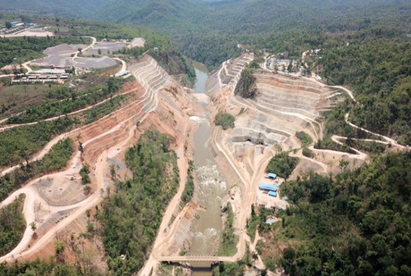 အထက်ရဲရွာရေအားလျှပ်စစ်စီမံကိန်း လုပ်ငန်းဆောင်ရွက်နေမှုကို တွေ့ရစဉ် (ဓာတ်ပုံ- MOEE)