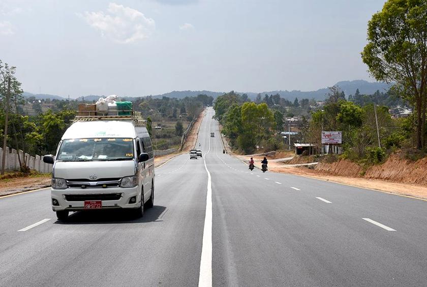 မိတ္ထီလာ- ကလော - တောင်ကြီးလမ်းပိုင်းတစ်နေရာကို တွေ့ရစဉ် (ဓာတ်ပုံ-စည်သာ)